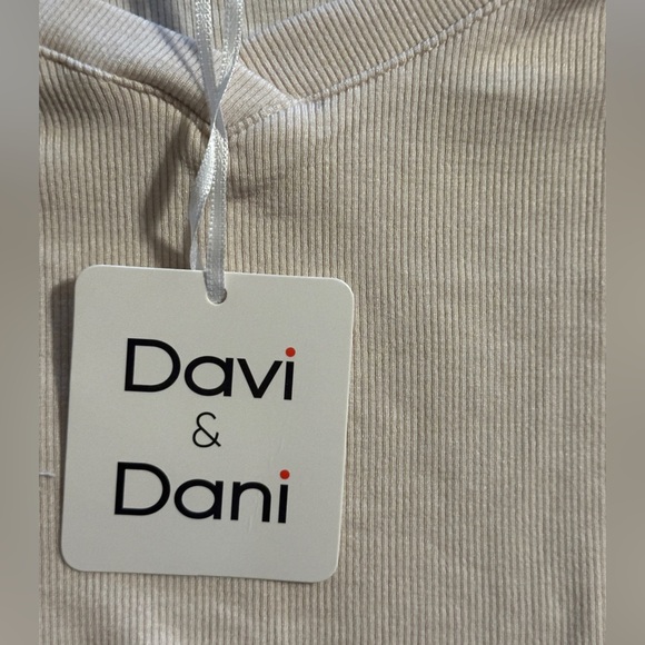 NWT Davi & Dani top. - Picture 8 of 8